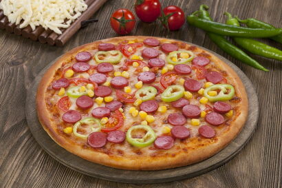 SOSİSLİ KAŞARLI PİZZA